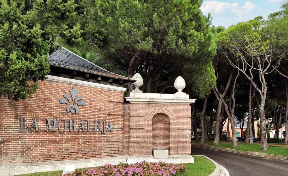 Entrada de la urbanización La Moraleja, Alcobendas (Madrid)